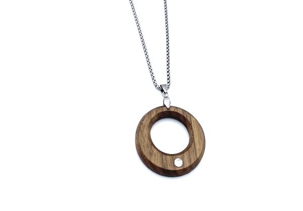 Halskette mit Holzanhänger 306 - Holzschmuck, Holzhandtaschen u. Holz  Brillenetuis - Onlineshop